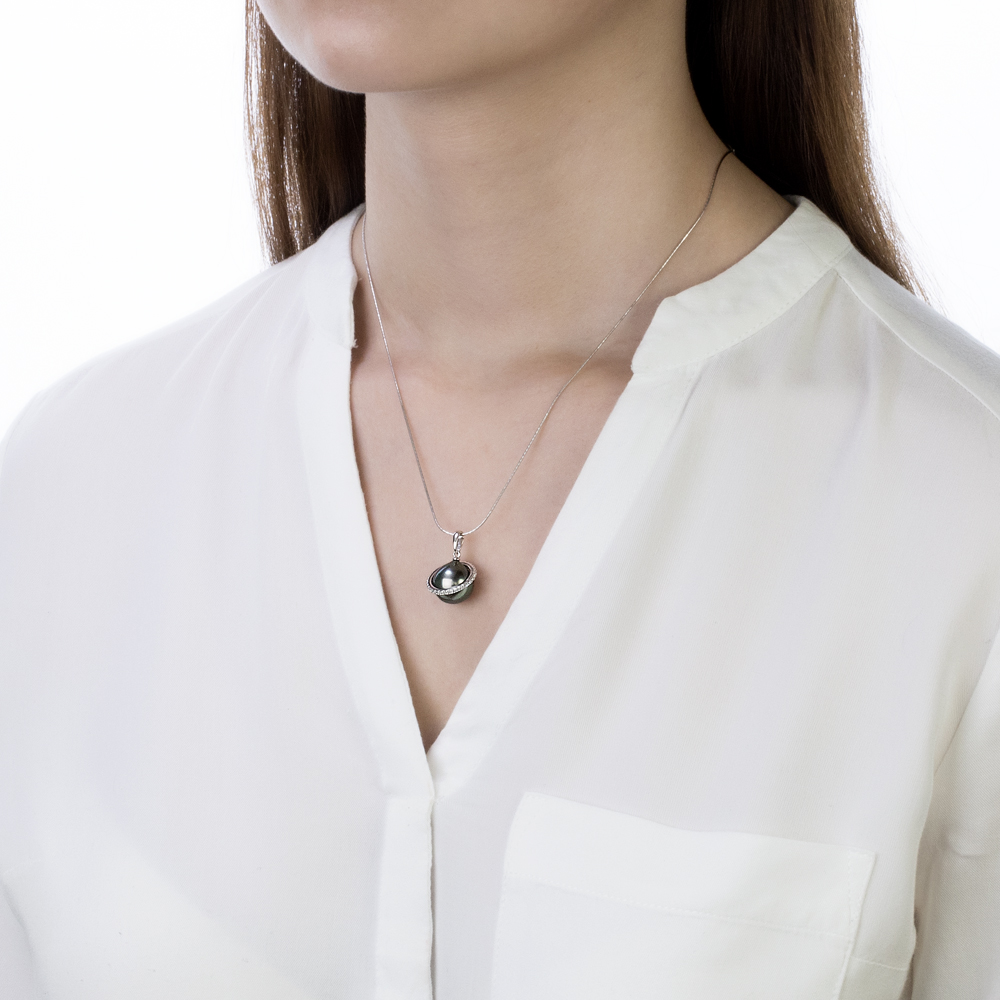 Кулон из серебра с черной Таитянской жемчужиной 12-12,5 мм. Артикул 10846 Кулон из серебра с черной Таитянской жемчужиной 12-12,5 мм. Артикул 10846